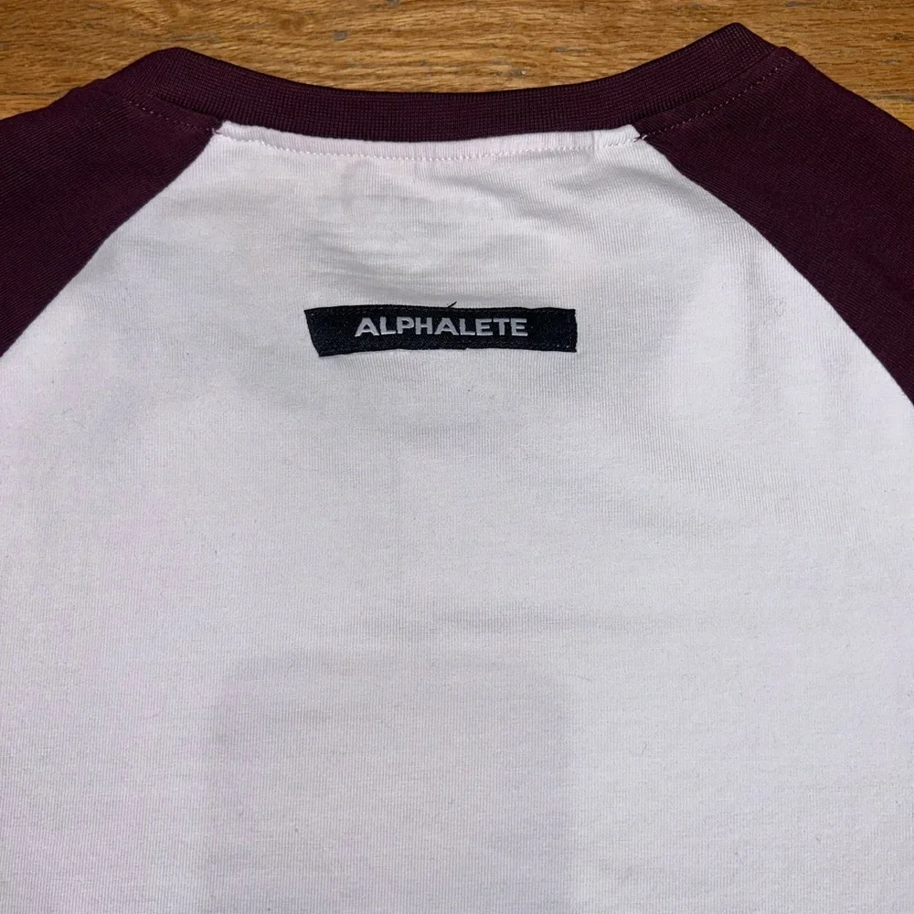 ALPHALETE Women's Fitted Performance 3/4 Sleeve Tee WHITE & BLACK CHERRY Small - Picture 4 of 4